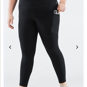 Fabletics On-the-Go Legging -1X Short